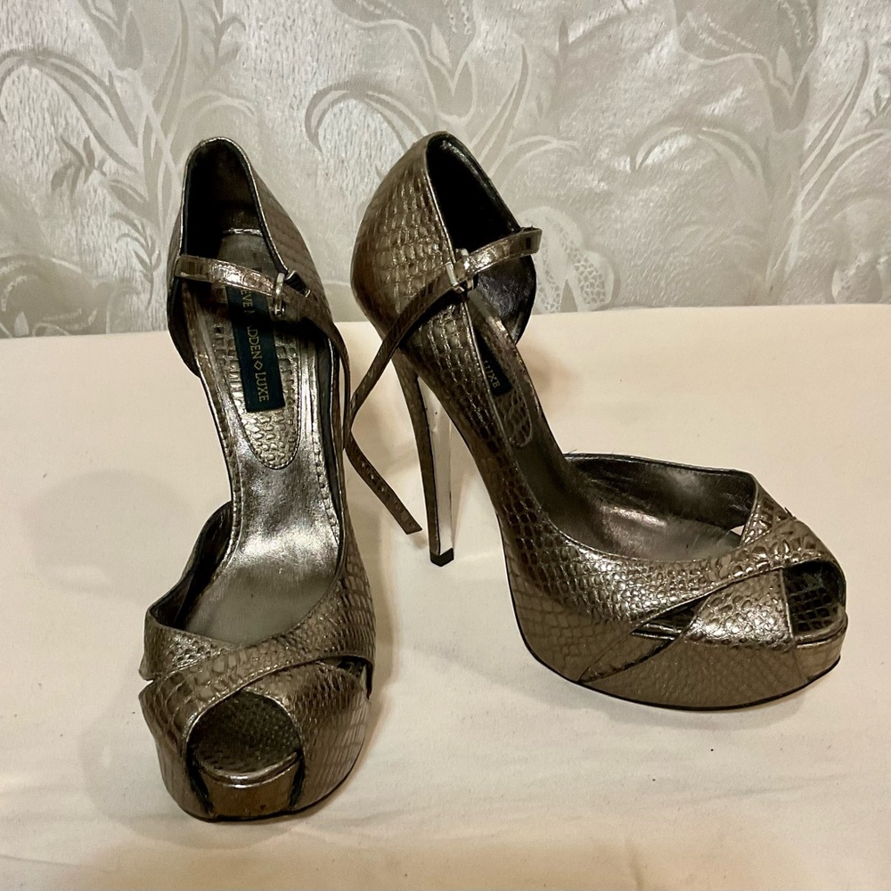 Steve Madden Luxe Silver Snakeskin Peep Toe Platform Heels Size 9